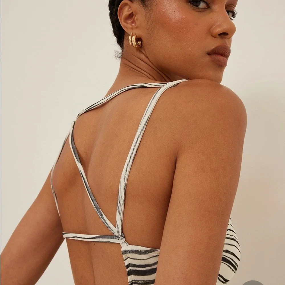 NA-KD Squared Neck Mini Dress - Picture 5 of 10